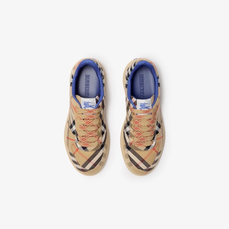 BURBERRY - Low top sneaker on rubber sole