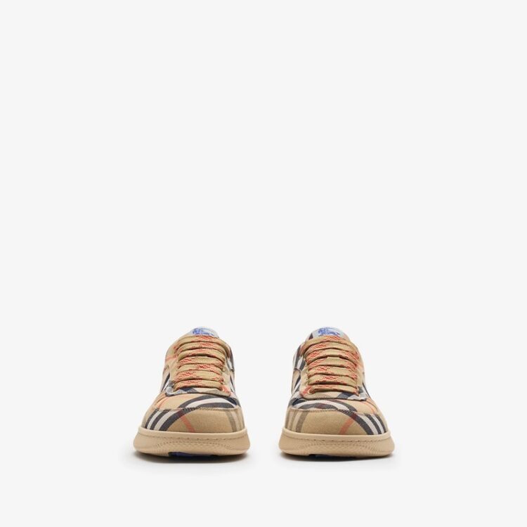 BURBERRY - Low top sneaker on rubber sole